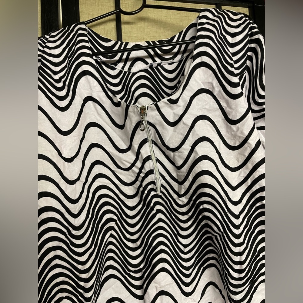 Cute opens shoulders jumper dress